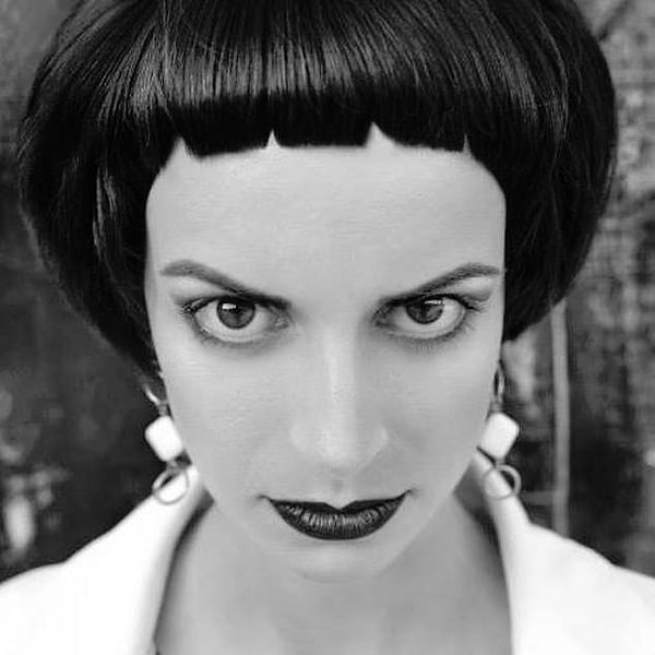 12. Рваные концы особенно идут темноволосым.