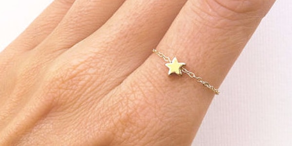 7. Миниатюрное аккуратное колечко-звездочка ✭: