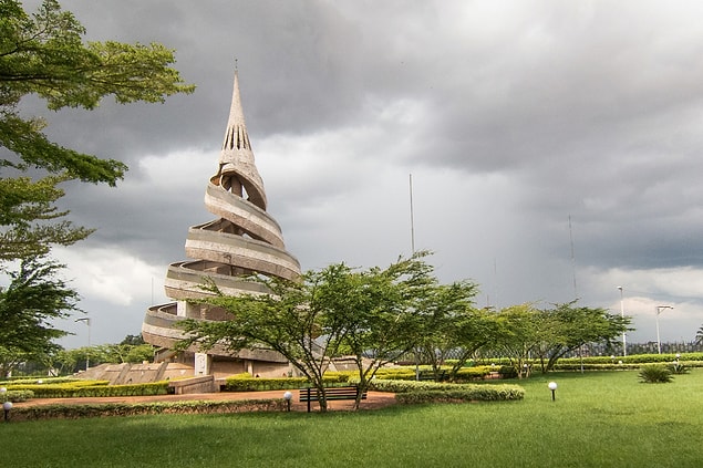 14. Başkenti Yaoundé, ancak en büyük şehri Yaoundé değil, Douala.