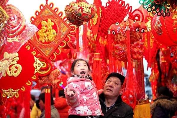 Çinliler ayın 7'sinde başlayan ve 13'ünde bitecek olan tatillerinin tadını çıkarıyor.