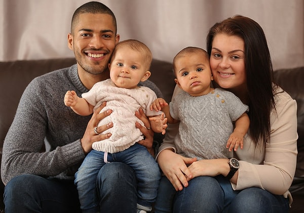 Ханна Яркер, жительница Манчестера, Англия, говорит, что была ошеломлена, когда близнецы родились.