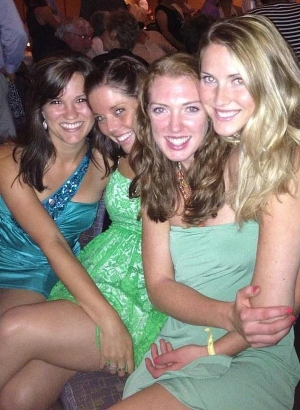 13. Чья это рука?