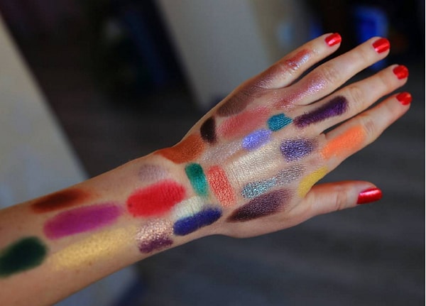 1. Когда вы решили заглянуть в магазин косметики: