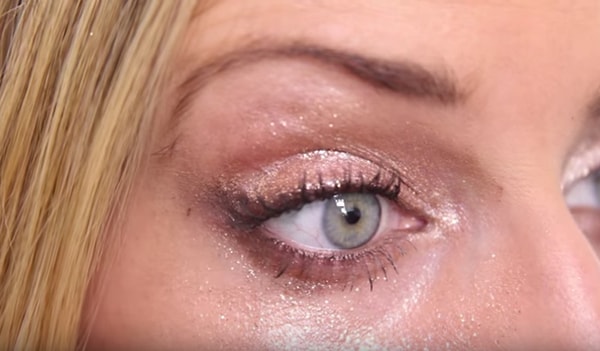 17. Когда рассыпчатые тени оказались под глазами: