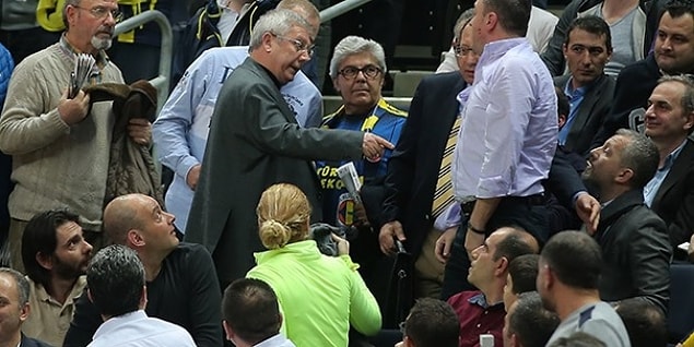 Tribünde Yer Kavgasını Aziz Yıldırım Ayırdı