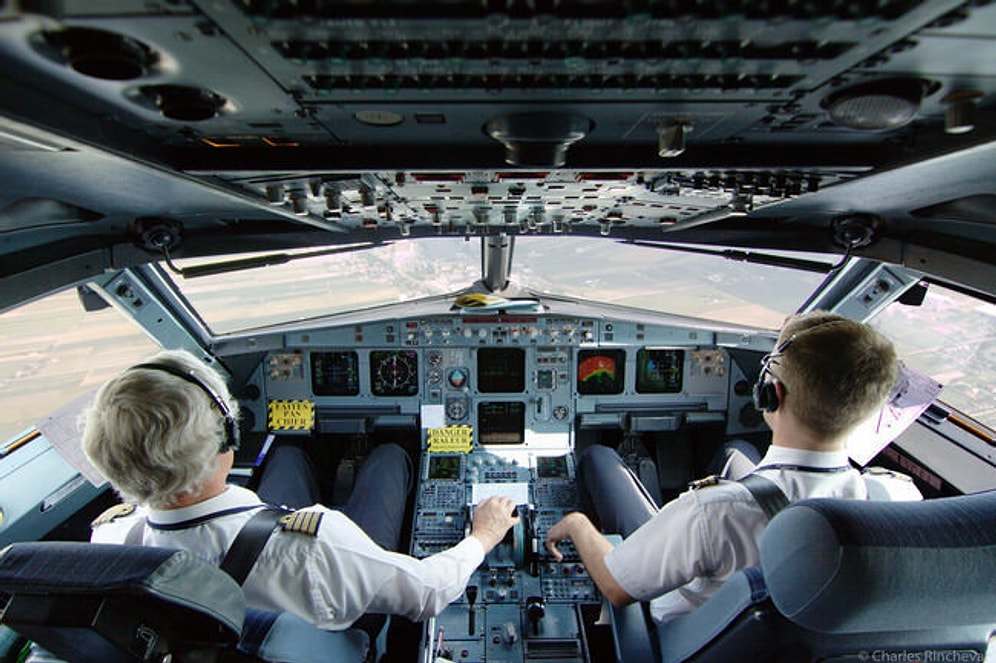 Sevgililer Gününü Yalnız Geçiren Pilot Eşlerinin Anlayabileceği 14 Şey