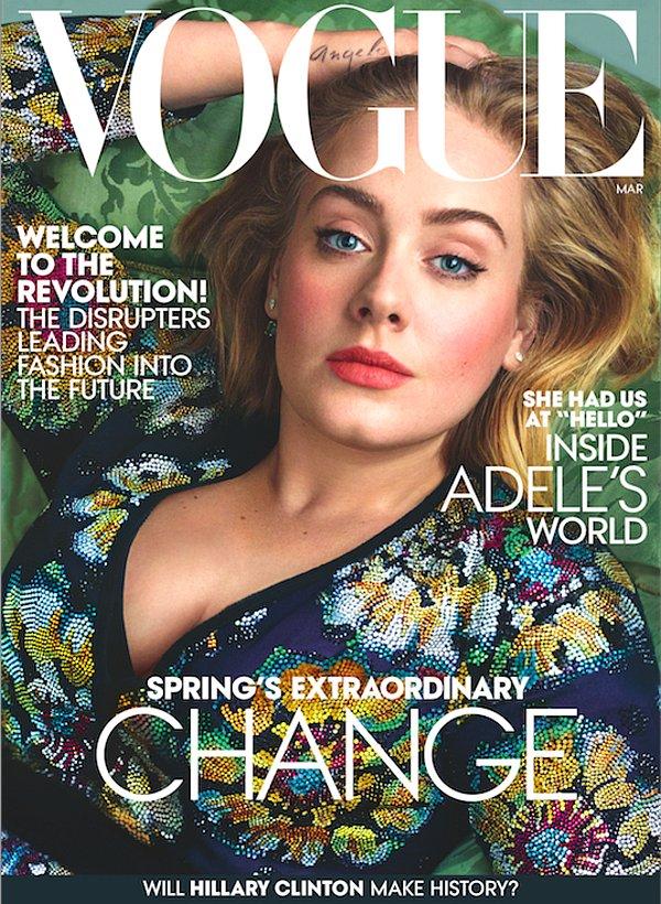 Vogue Mart sayısının kapağında bize "Merhaba" diyor.