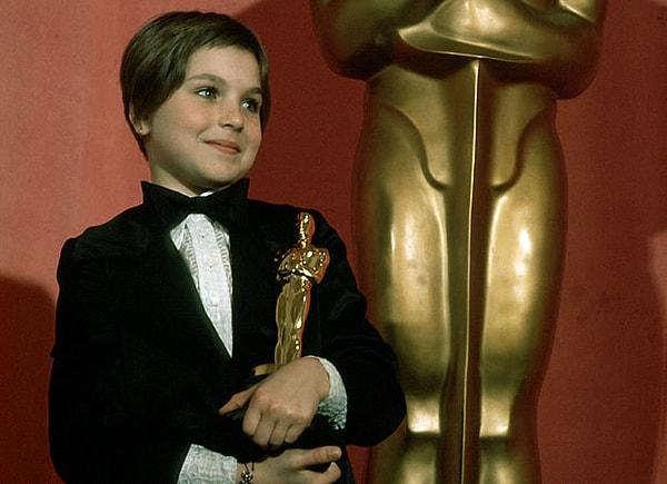 21. Tatum O’neal 10 yaşındayken rol aldığı Paper Moon filmi ile En İyi Yardımcı Kadın Oyuncu dalını kazanarak "Oscar ödülü sahibi en genç kişi" unvanına sahip oldu.