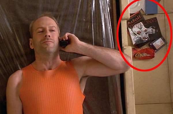 13. Корбен читает мангу «Святилище».