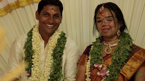 7. Böylece çiftimiz harika bir törenle evlenir. O andan itibaren, Sunitha dünyanın en mutlu kadınıdır.