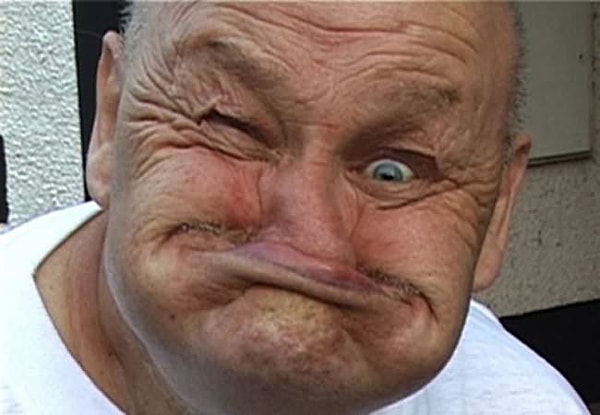 8. В Оклахоме "корчить рожицы" собакам и дразнить их может повлечь неприятности с законом.