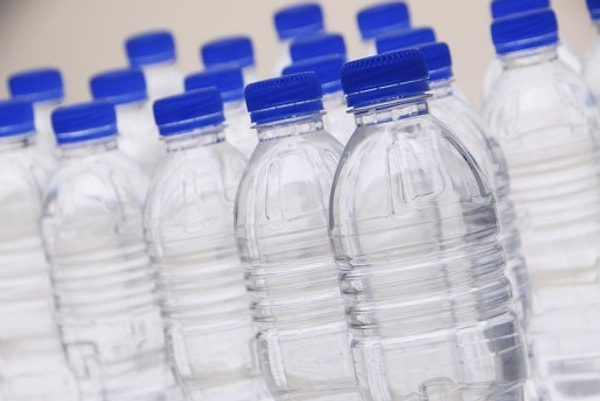 12. Не покупайте пластиковые бутылки каждый раз, когда вам захочется пить. Носите воду с собой в специальном термосе или любом другом сосуде.