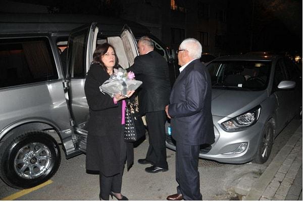 Geçtiğimiz hafta Sevgililer Günü'nde, Kenan İmirzalıoğlu ve Ankara'da yaşayan ailesi, Sinem Kobal'ı istemeye gitti.