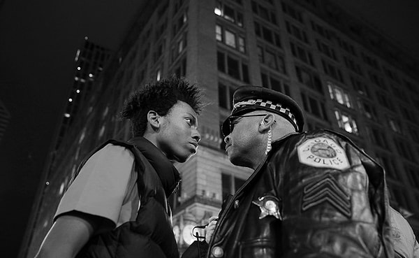 6. Категория «Современные проблемы», III место."Чикагские трибуны". Фотограф John J. Kim