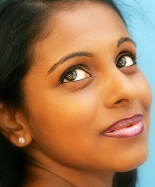 15. Пользоваться карандашом для губ на два тона темнее, чем помада.