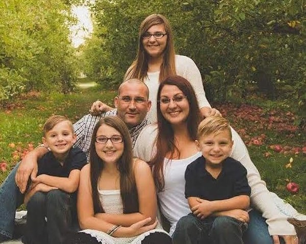 2. Джекки Федро и ее семья живут в Хайленд-Парк, пригороде Чикаго. Ее 13-летняя дочь Габи занимаемся спортом и вообще очень активный подросток.