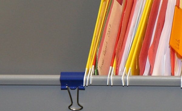 7. Как организовать документы на книжной полке?