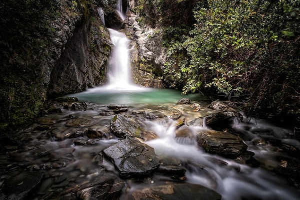 13. Водопад неподалеку от Гленорчи (Новая Зеландия)