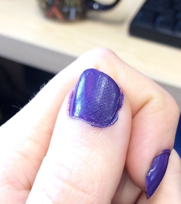 7. Если ты накрасила ногти перед сном, то когда проснешься, на них будет узор как на твоей постели 👍