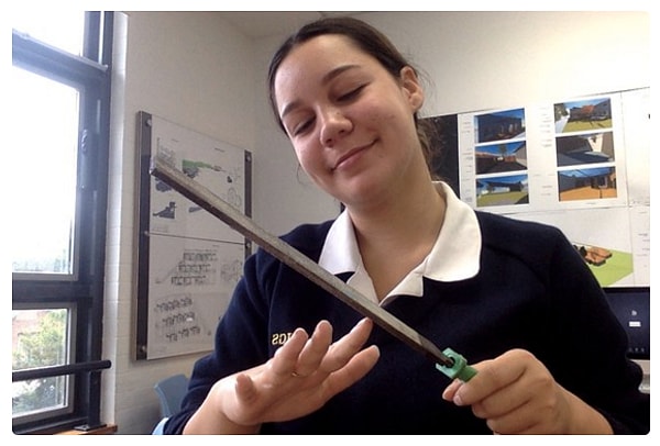 17. Ты используешь в качестве пилки все, что угодно, потому что настоящей у тебя нет 😢