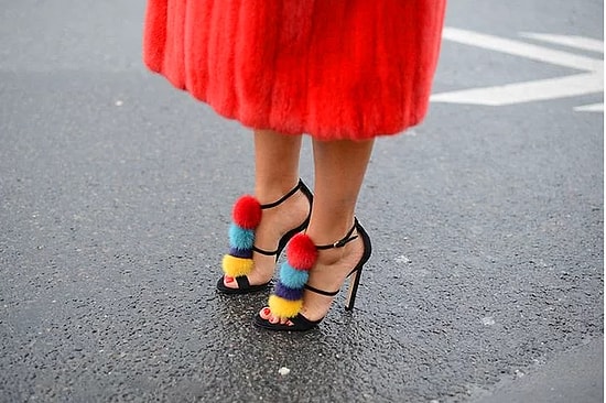 Новый тренд: мода на круглые помпоны и пушистые маникюры!