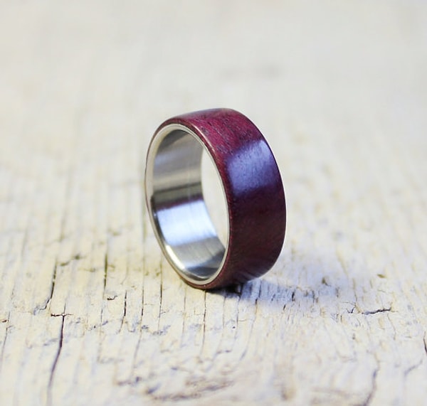 1. Материал имеет значение (амарантовое дерево)