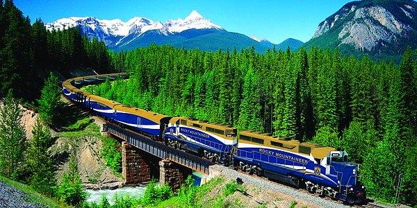 Kanada'da bulunan ve Alberta'dan Vancouver'a seyahat eden The Mountaineer, ilk yolculuğunu 1990 yılında yaptı ve zaman içinde büyüyerek dünyanın turistlere hizmet veren en büyük lüks tren şirketi haline geldi.