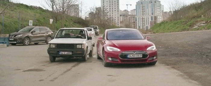 Show TV'den Elektrikle Çalışan Tesla Model S’e Benzinli Motor Sesi