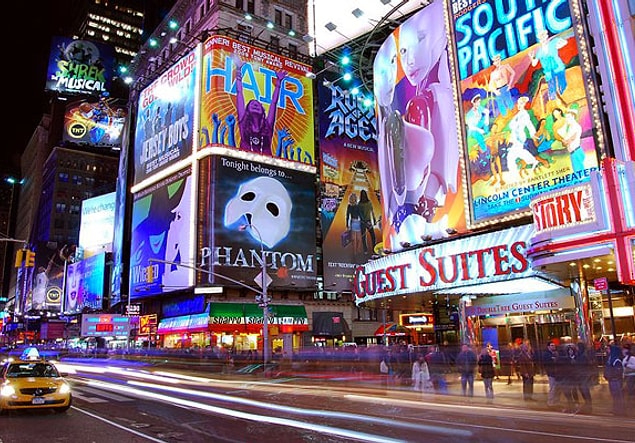 10. Broadway'deki muhteşem müzikallerden birini izleyin.