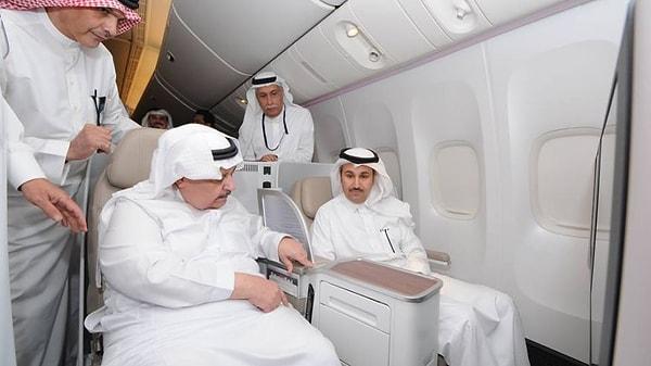 Yolculuk Dubai'ye olduğu için yolcuların çoğu Arap'mış. Birkaç tane batılıdan biri de Chris.👳👳👳👳👳