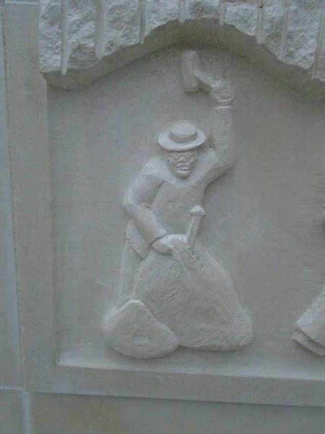 20. "Adam gibi çivi yapmıyorlar ki, hep bir şaklabanlık peşindeler arkadaş. Neyse ben işimi yapayım da çakayım şunu şuraya."