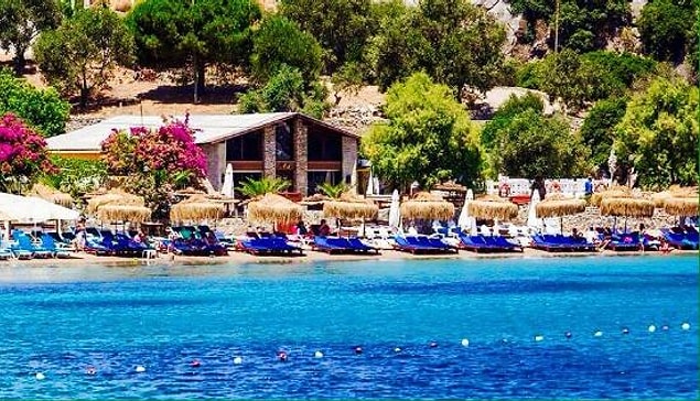 Taşlık Plajı'nın hareketli ortamı