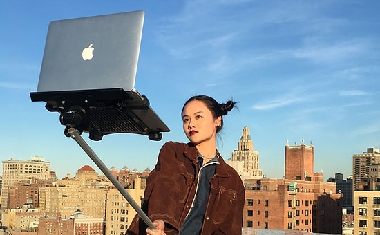 Селфи-палка для MacBook: мир сошел с ума?