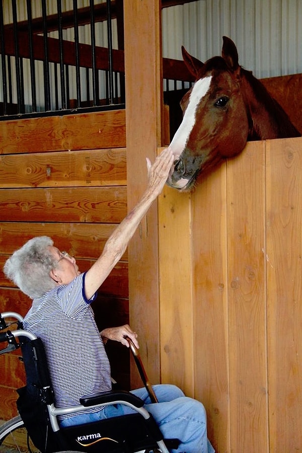 8. К счастью, у Нормы нет болей, и она не страдает от рака.
