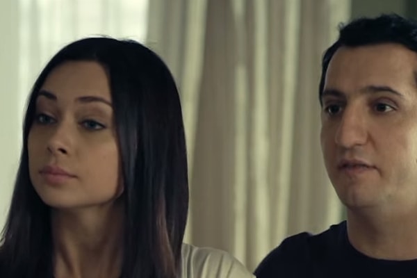 6. Возможную причину такого поведения можно увидеть в недавнем высказывании актрисы по отношению к беспардонным театральным зрителям, которые достают телефоны во время представления и начинают снимать.