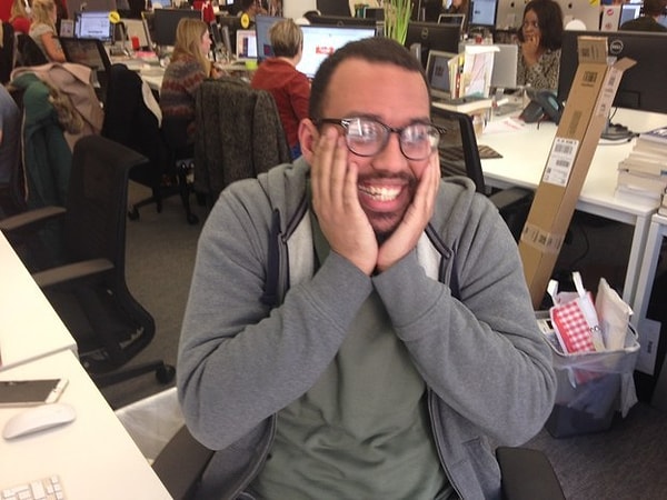 - Ой, нет. Это звучит ужасно! Пожалуйста, не записывай мой ответ!