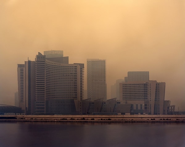 6. Здесь все продумано заранее: и магазины, и школы, и рестораны.