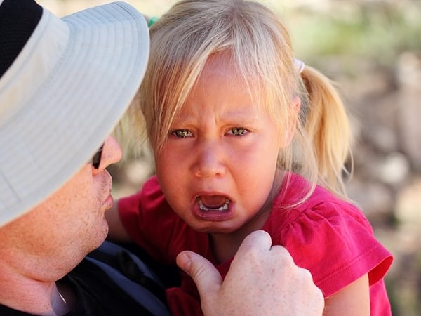 8. Вы начинаете рыдать по поводу и без