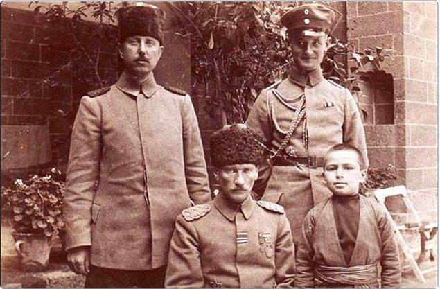 11. Fuat Bulca, Alman topçu danışmanı Von Berk, Atatürk ve manevi oğlu Abdürrahim Tuncak - 1917