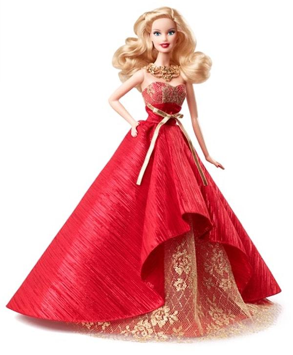 Aradan 57 yıl geçti, pek çok şey de beraberinde değişti; ancak kusursuz güzelliğiyle Barbie hiç değişmedi.