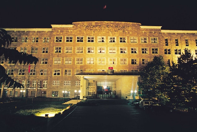 Örgüt üyesi olduğu öne sürülen eski rektör yardımcısına gözaltına alınamamıştı