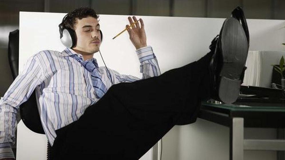 Kendi Verimsizliği Yüzünden Sürekli Size Yük Olan İnsanların 9 Sinir Bozucu Özelliği