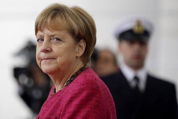 'Merkel övgüyü hak ediyor'