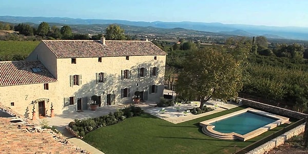 Например, Колледж искусств и дизайна Savannah во Франции. Думаю, в таком общежитии хотел бы оказаться каждый!