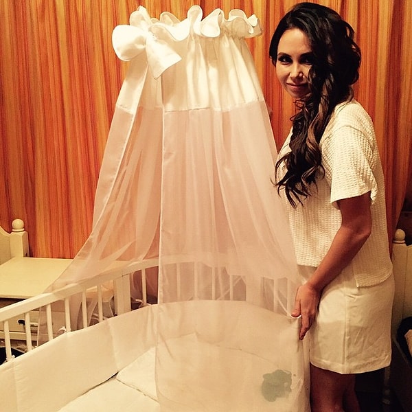 5. А теперь у них появилась еще и доченька София.