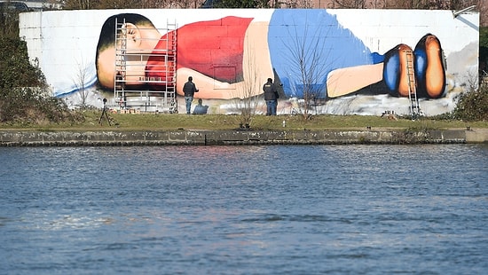 Aylan Bebeğin Fotoğrafı Almanya'da Bir Duvara Resmedildi