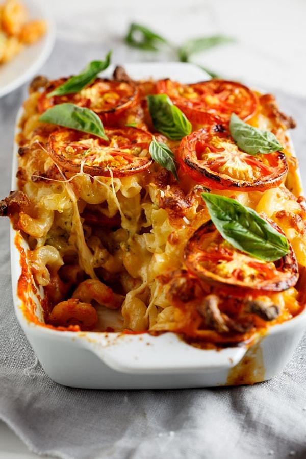 6. Bol bol mozzarella ve domatesle bu sefer salata yapmayalım!