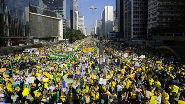 Sao Paulo ve başkent Brasilia'da da benzer gösteriler devam ediyor.