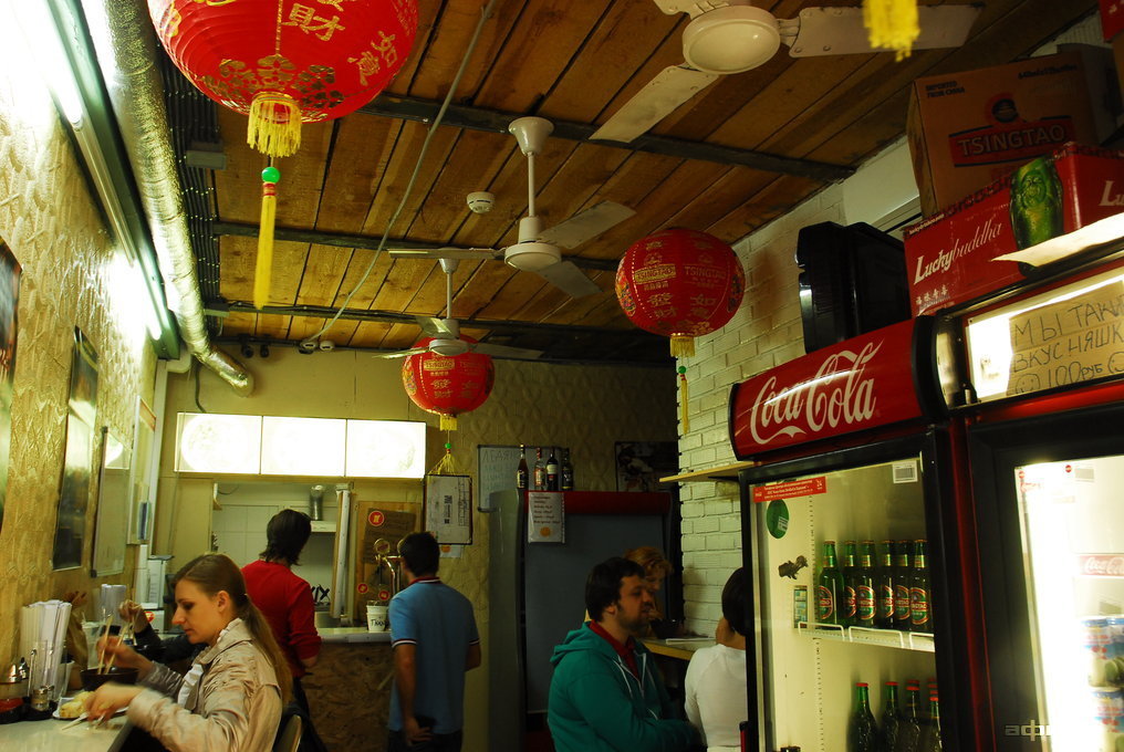 Отличная лапшичная в питере после ивлева. Lucky Noodles Москва. Кафе лапшичная. Бар Нудлс Москва. Лапшичная Москва.