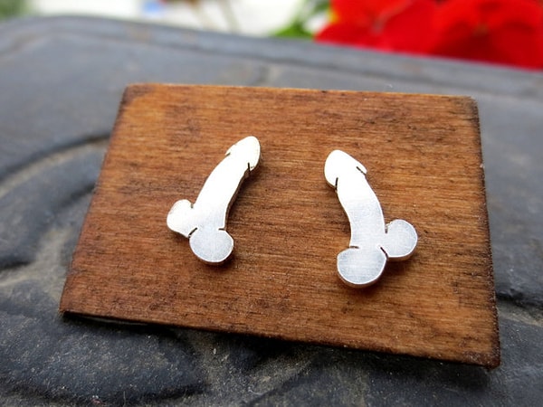 3. Миниатюрные серебряные сережки 😝